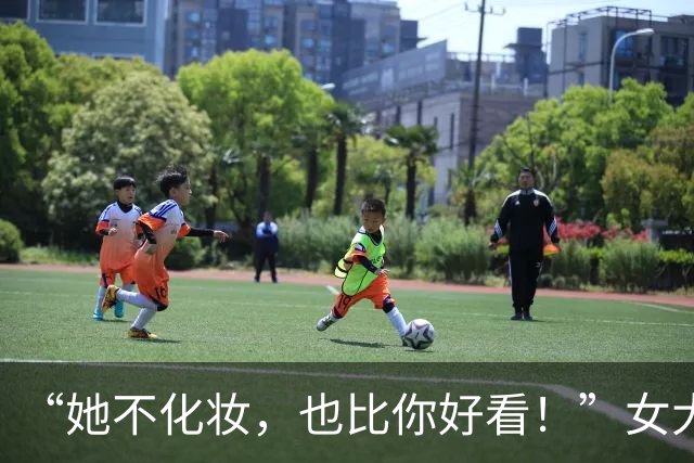“她不化妆，也比你好看！”女大学生跟室友比美，被网友喷崩溃了